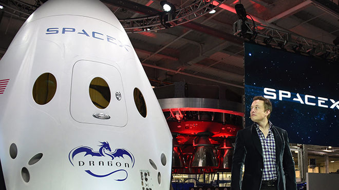 SpaceX CEO Elon Musk introduces SpaceX's Dragon V2