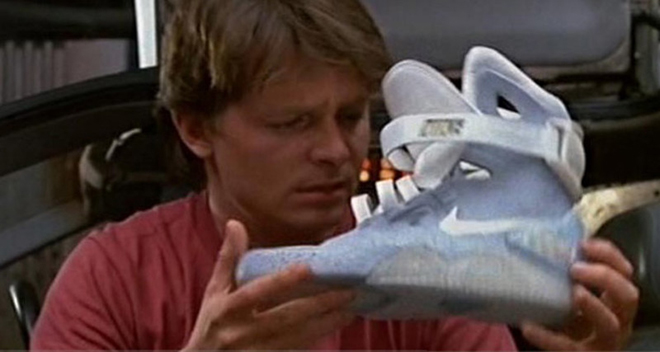 marty-mcfly-holding-nike-mag_u1q31y