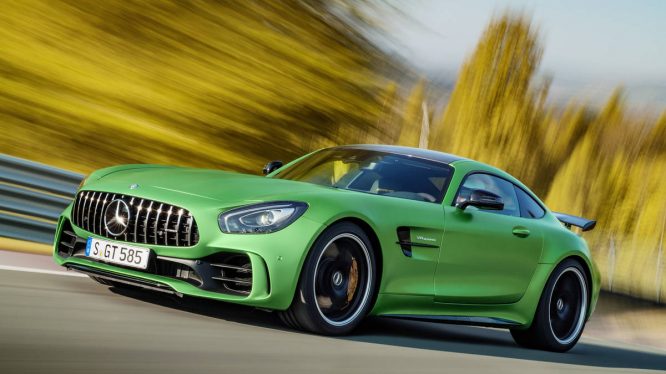 AMG GT R; 2016; Rennstrecke;  Exterrieur: AMG Green Hell magno; neuer AMG Panamericana Grill; Kraftstoffverbrauch kombiniert:  11,4 l/100 km, CO2-Emissionen kombiniert: 259 g/km AMG GT R; 2016; race track Exterior: AMG Green Hell magno, new AMG Panamericana radiator grille; Fuel consumption, combined:   11.4 l/100 km, CO2 emissions, combined:  259 g/km