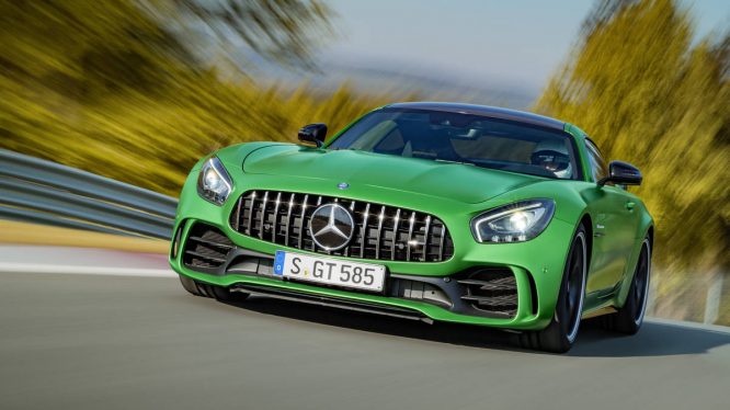 AMG GT R; 2016; Rennstrecke;  Exterrieur: AMG Green Hell magno; neuer AMG Panamericana Grill; Kraftstoffverbrauch kombiniert:  11,4 l/100 km, CO2-Emissionen kombiniert: 259 g/km AMG GT R; 2016; race track Exterior: AMG Green Hell magno, new AMG Panamericana radiator grille; Fuel consumption, combined:   11.4 l/100 km, CO2 emissions, combined:  259 g/km