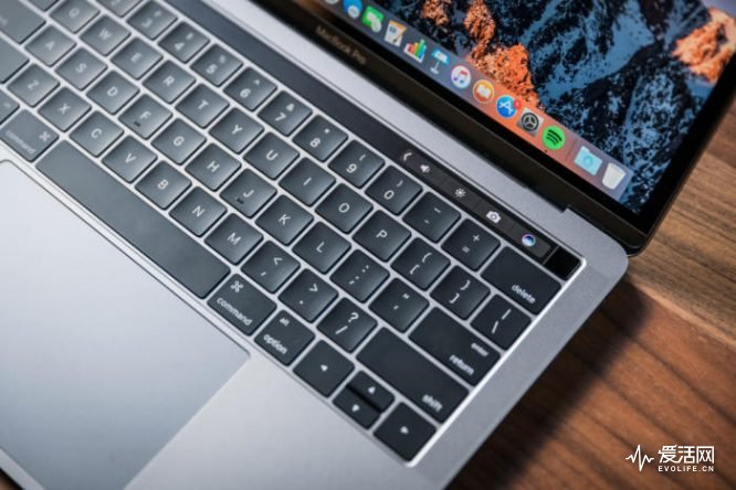 macbook_pro_13_late2016_review-adam_touchbar-100693206-large.3x2