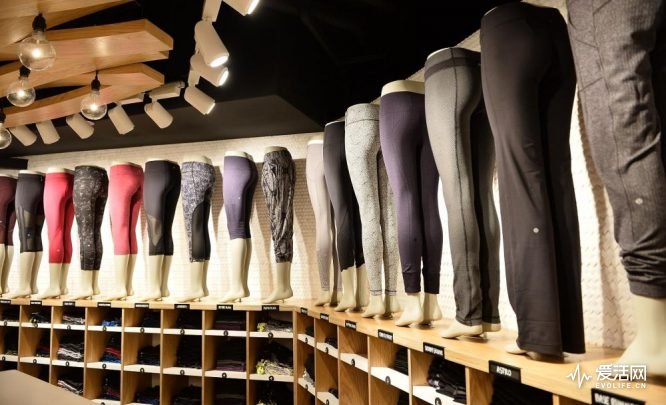 lululemon_athletica_store_in_singapore_ion_orchard_4_0