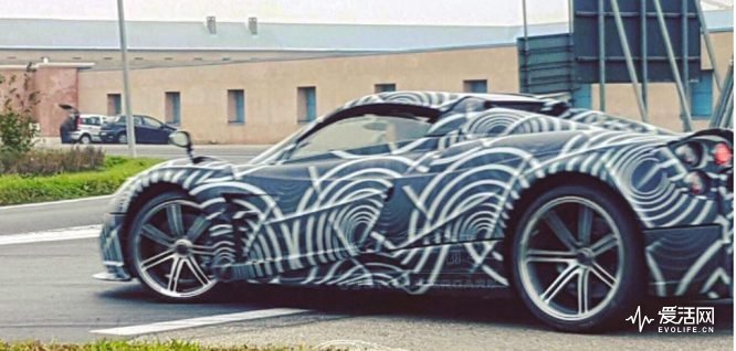 2017-pagani-huayra-roadster-spy-shots--image-via-just-supercars_100580318_l