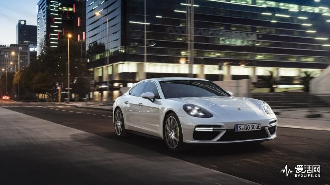 Porsche-SEHybrid-Panamera-1