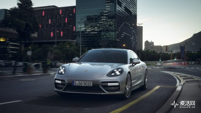 Porsche-SEHybrid-Panamera-3