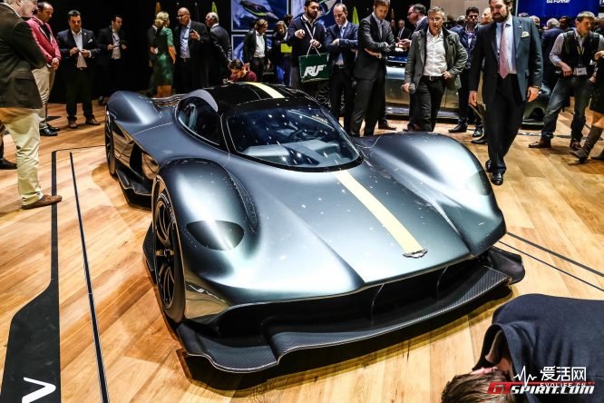 Aston-Martin-Valkyrie-at-Geneva-2017-01