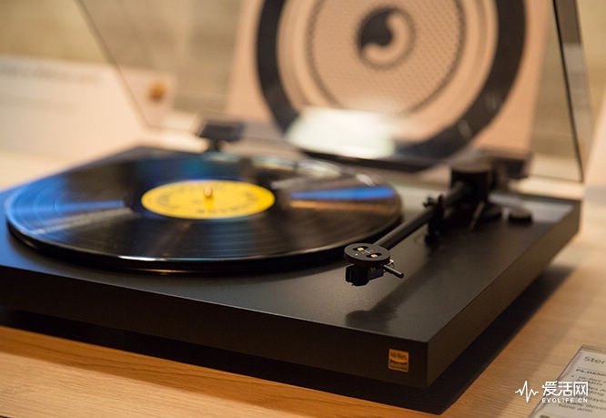 PS-HX500-Vinyl-TurnTable-From-Sony-03