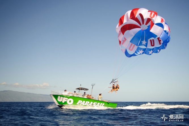 3-parasailing-in-hawaii