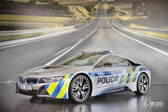 BMW-i8-Police-Car-8