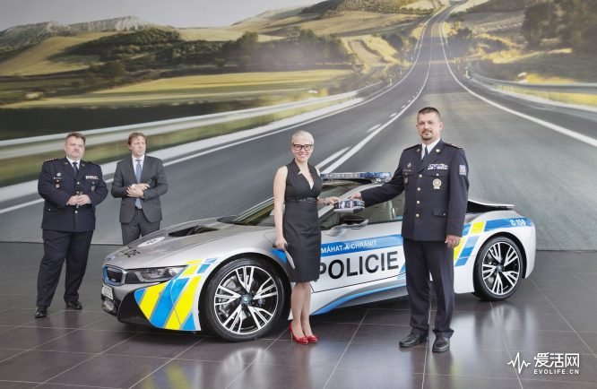 BMW-i8-Police-Car-9