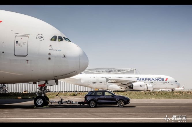 porsche-cayenne-s-diesel-pulling-airbus