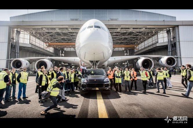 porsche-cayenne-s-diesel-tows-airbus