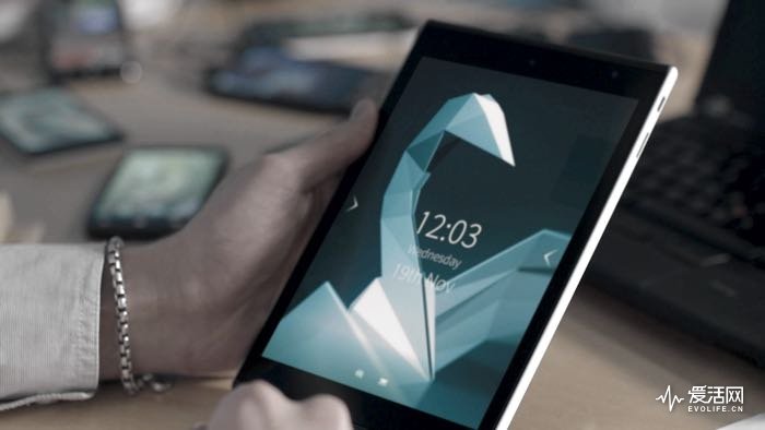 Jolla-Tablet-1