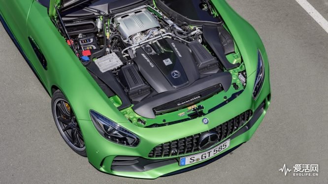 AMG GT R; 2016; Detail;  4,0-Liter-V8-Biturobomotor; 430 kW, 700 Nm; Kraftstoffverbrauch kombiniert:  11,4 l/100 km, CO2-Emissionen kombiniert: 259 g/km AMG GT R; 2016; detail; 4.0 liter V8 biturbo engine; 430 kW, 700 Nm; Fuel consumption, combined:   11.4 l/100 km, CO2 emissions, combined:  259 g/km