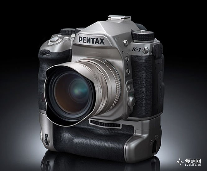 Pentax-K-1-silver-limited-edition-DSLR-camera2-1