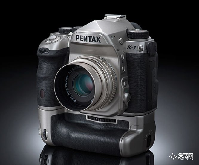 Pentax-K-1-silver-limited-edition-DSLR-camera3-1
