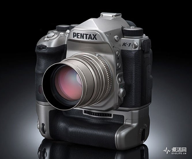 Pentax-K-1-silver-limited-edition-DSLR-camera4