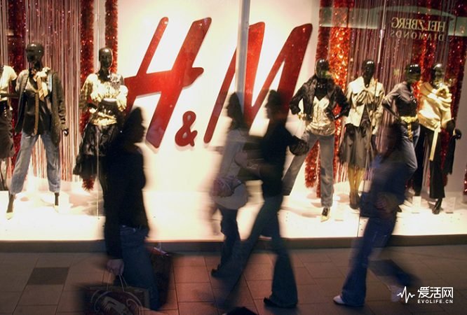 H&M store for Ink talkers 3.17.10 ORG XMIT: 3311L2SS