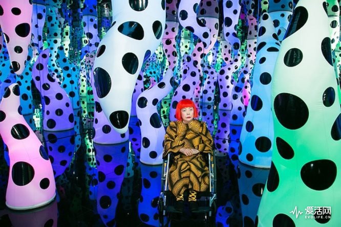 yayoi-kusama-mirror-room-15