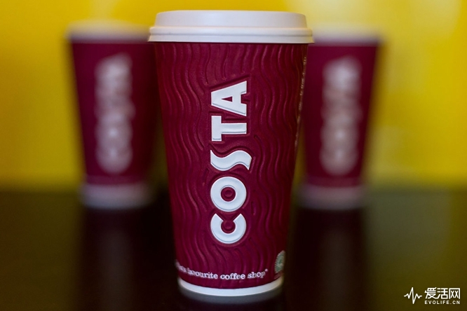 买咖啡就用杯子来付款 这是costa coffee推出的"聪明杯"
