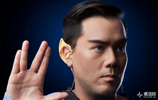 除却这长得像瓦肯人尖耳朵的造型外,这款设备看起来也很像我们以前用