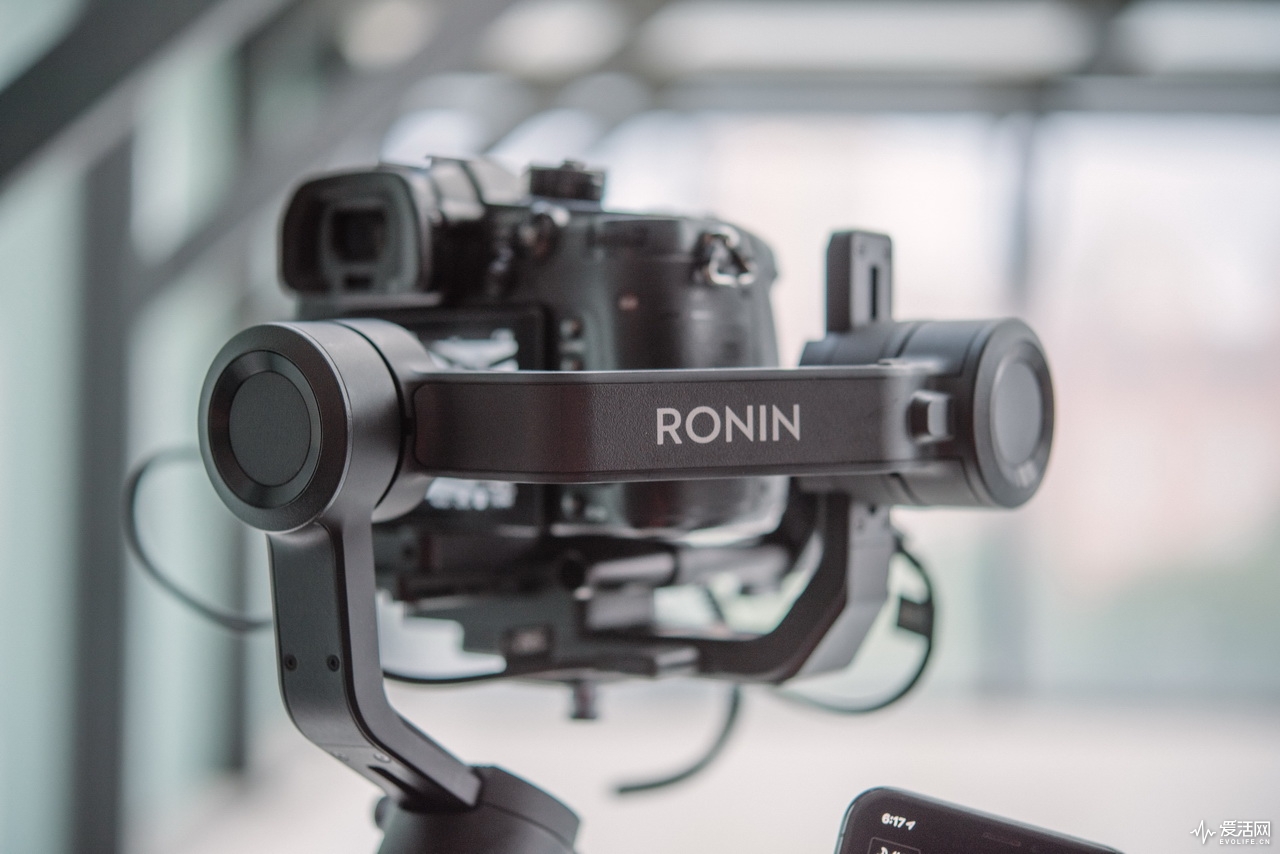无反微单完美搭档 大疆如影ronin-sc云台单手撸vlog更省力
